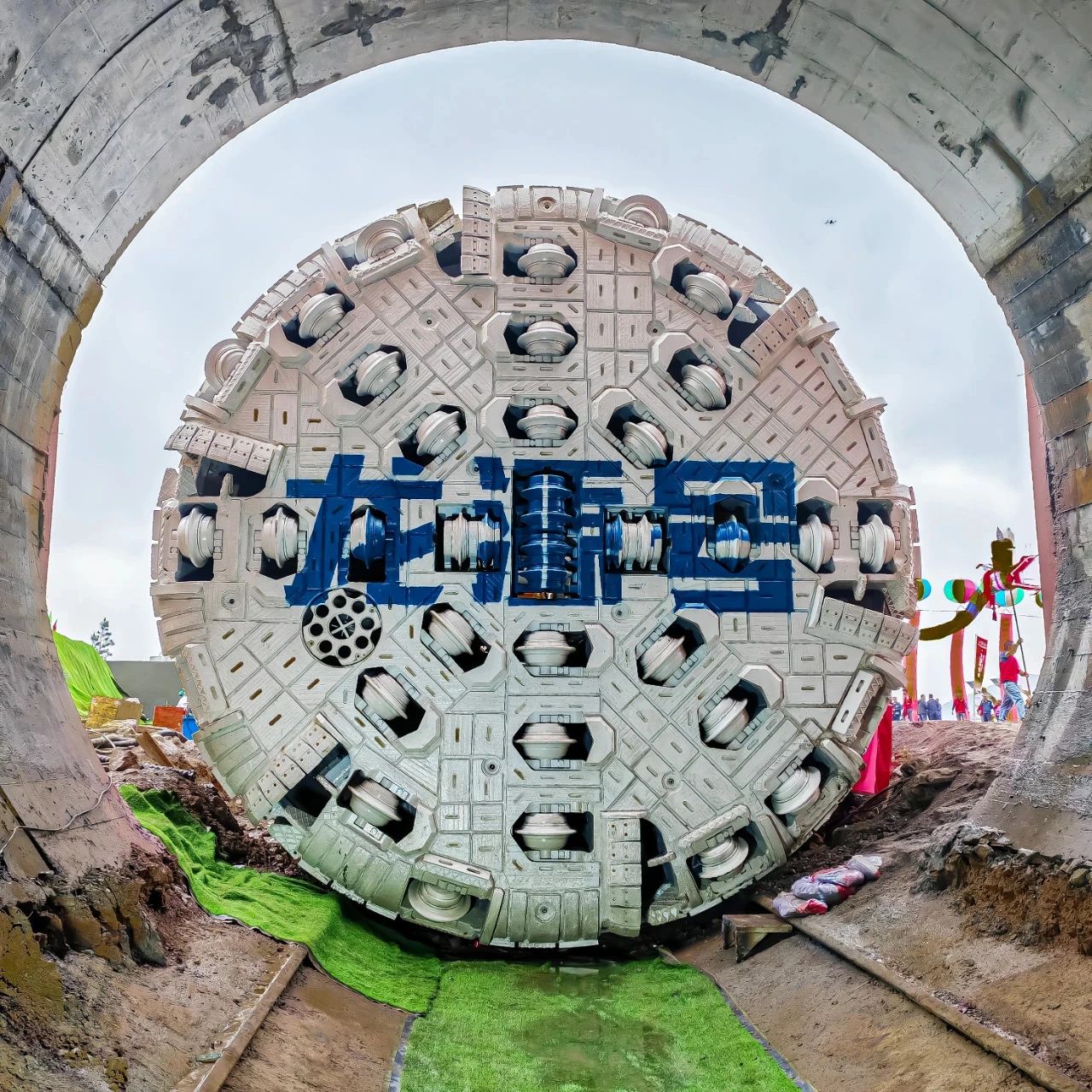 鋰礦開發(fā)新紀(jì)元丨中鐵裝備礦用硬巖掘進(jìn)機“龍源號”創(chuàng)掘進(jìn)記錄